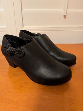 Black Low Heel Slip-On Shoes with Side Knot Accent